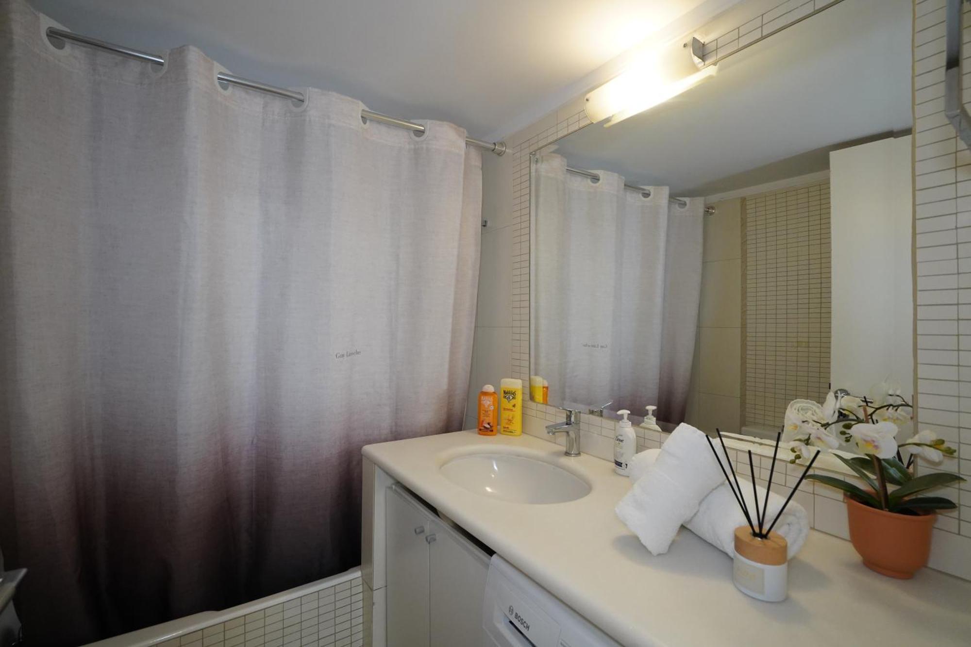 Garden Apartment Next To The Mall -Private Parking 雅典 外观 照片