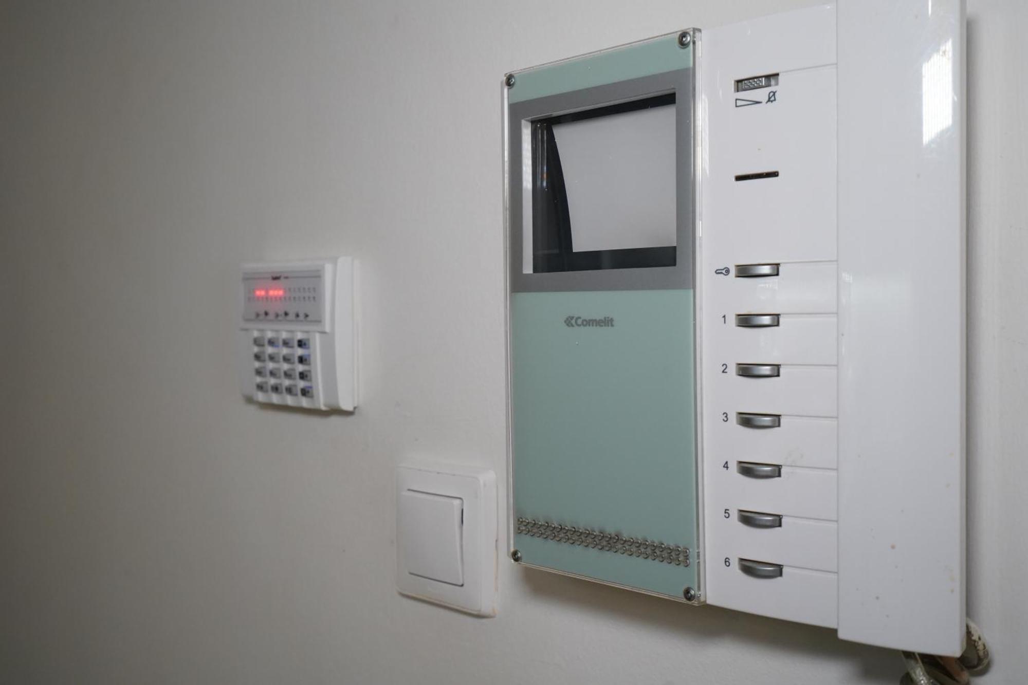 Garden Apartment Next To The Mall -Private Parking 雅典 外观 照片